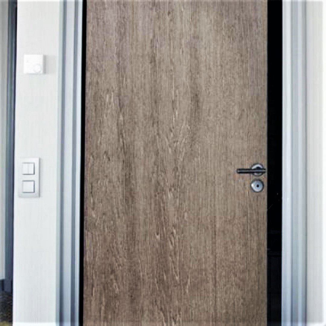 Wood_1 Strukturierter und anschmiegsamer selbstklebender Vinylbelag für Wände und Möbel.